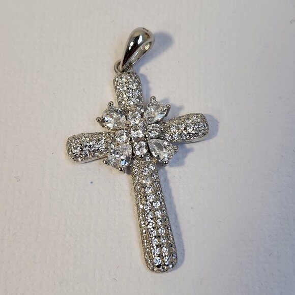 NIB 925 White Diamond Simulant Pave 2.00cts Silver Cross Pendant - Picture 11 of 12